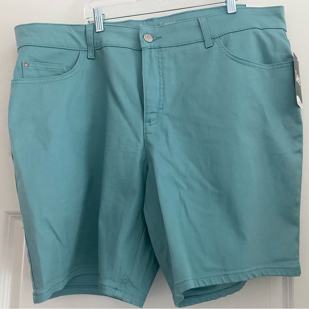 LEE Womens Bermuda Shorts in sea glass blue. Size 22. NWT